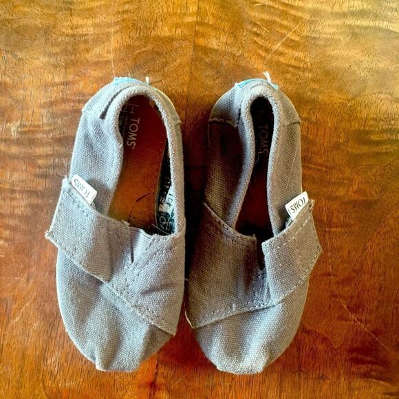 Tom’s toddler Gray crossover, Velcro slip on shoes - Picture 1 of 6